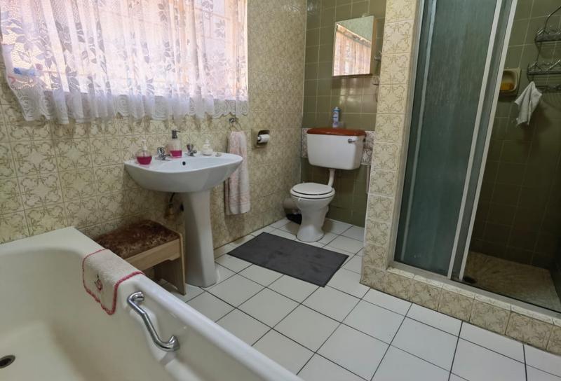 7 Bedroom Property for Sale in Petersfield Gauteng
