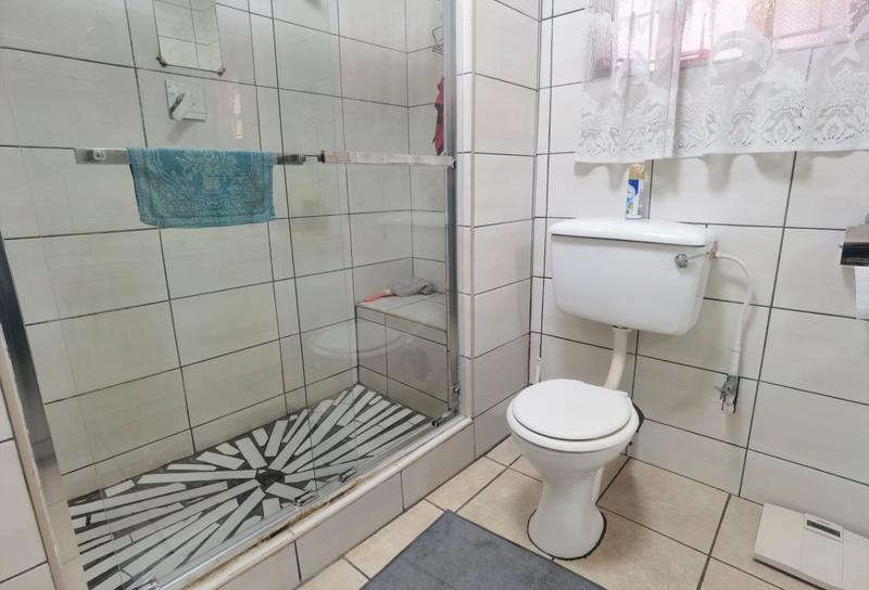 7 Bedroom Property for Sale in Petersfield Gauteng