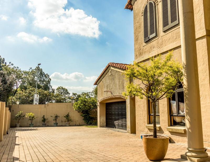 6 Bedroom Property for Sale in Beverley Gauteng
