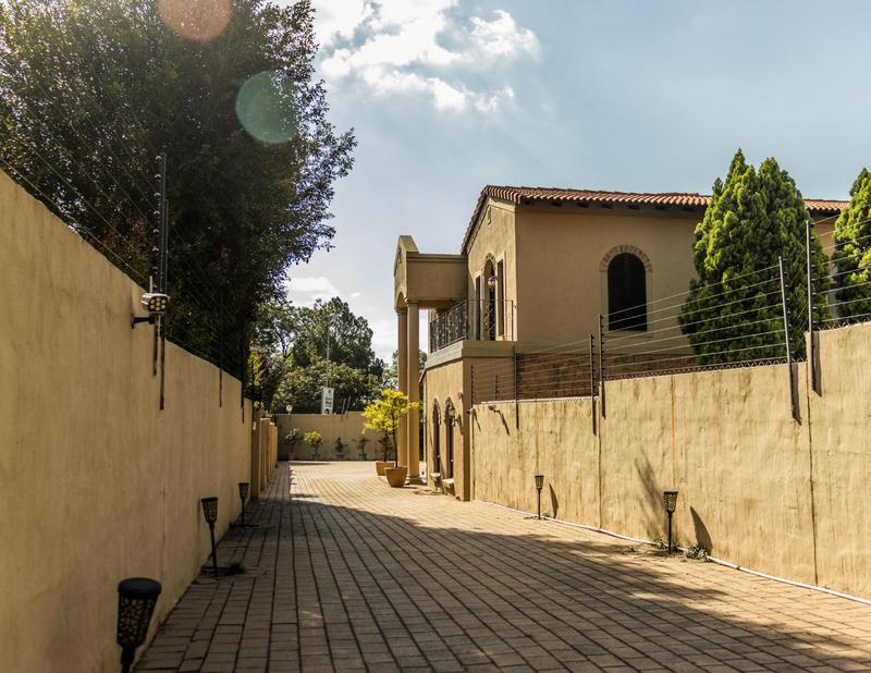 6 Bedroom Property for Sale in Beverley Gauteng