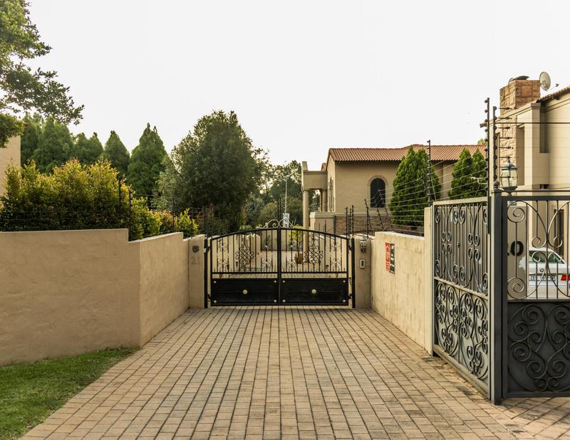 6 Bedroom Property for Sale in Beverley Gauteng