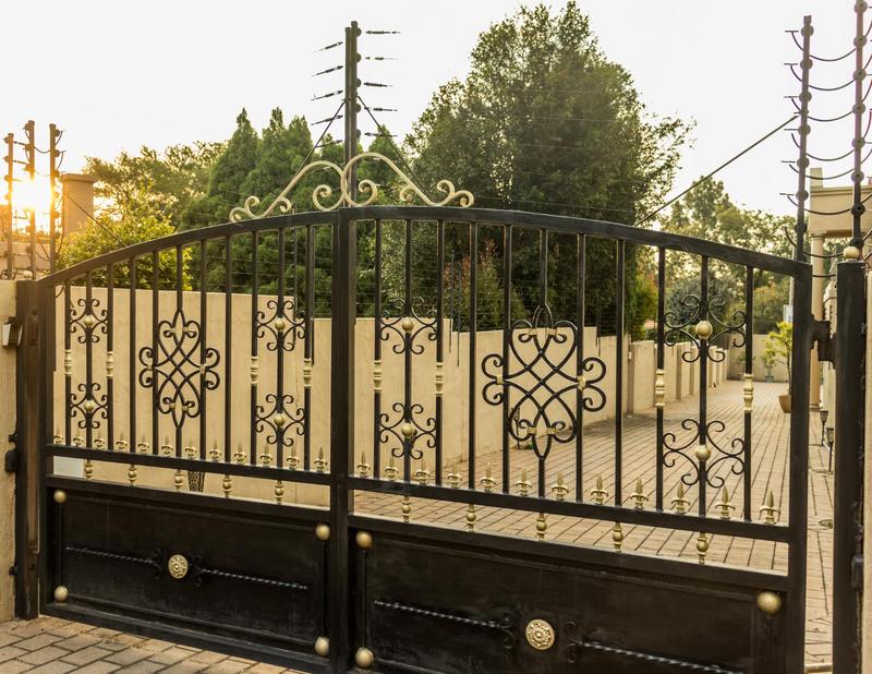 6 Bedroom Property for Sale in Beverley Gauteng