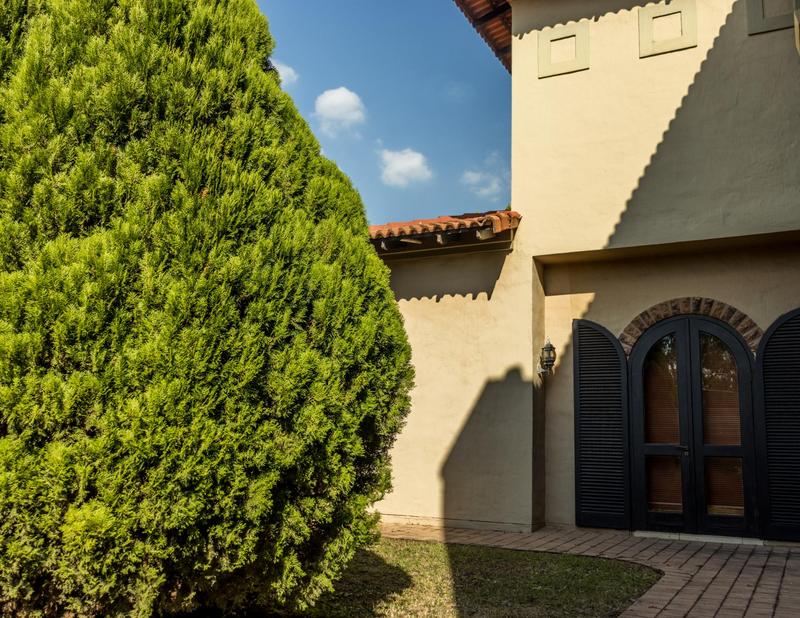 6 Bedroom Property for Sale in Beverley Gauteng