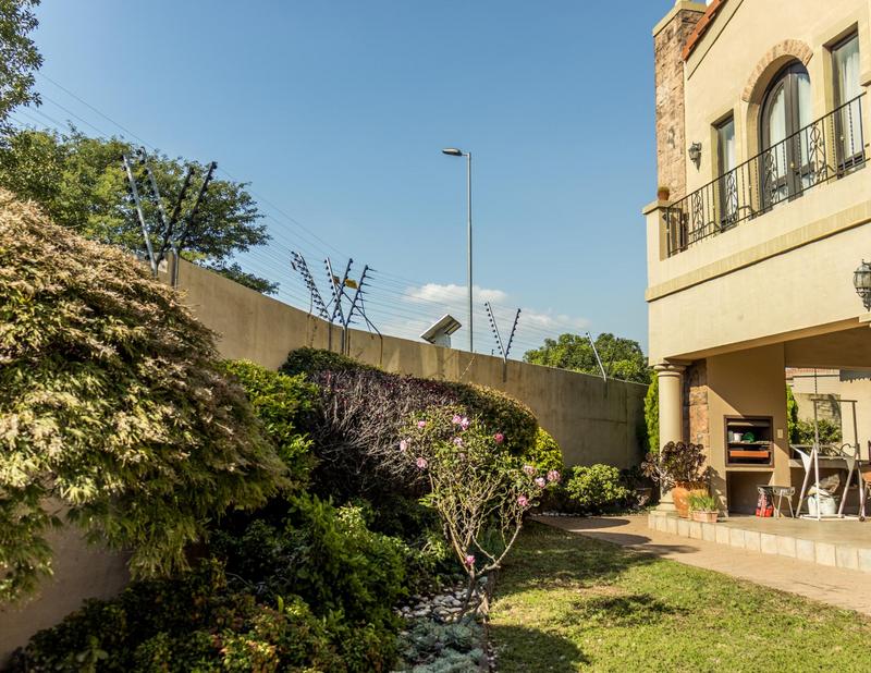 6 Bedroom Property for Sale in Beverley Gauteng
