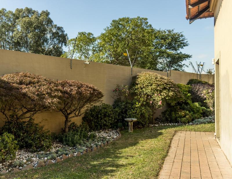 6 Bedroom Property for Sale in Beverley Gauteng