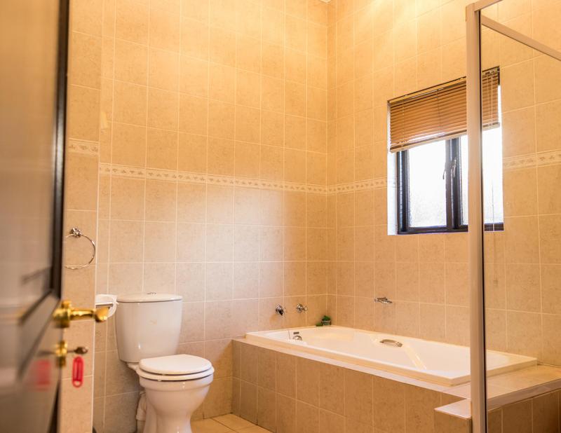 6 Bedroom Property for Sale in Beverley Gauteng