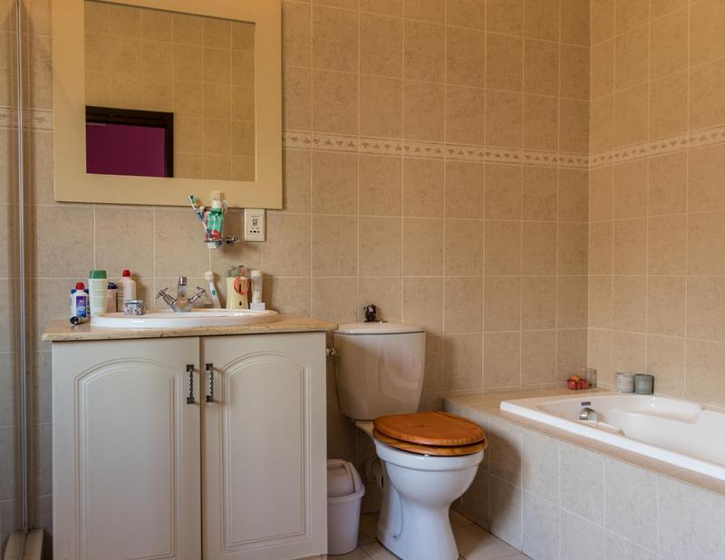 6 Bedroom Property for Sale in Beverley Gauteng