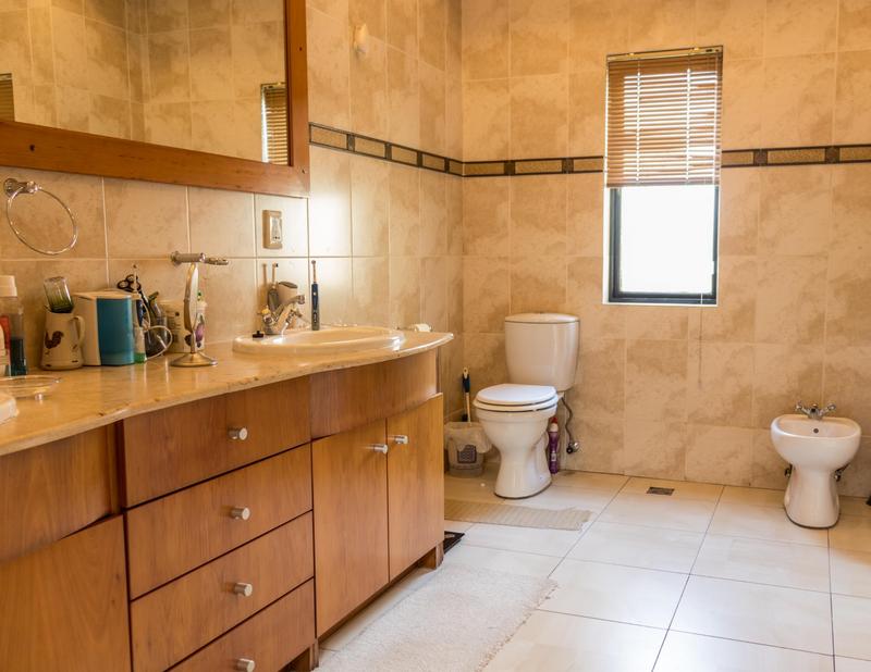 6 Bedroom Property for Sale in Beverley Gauteng