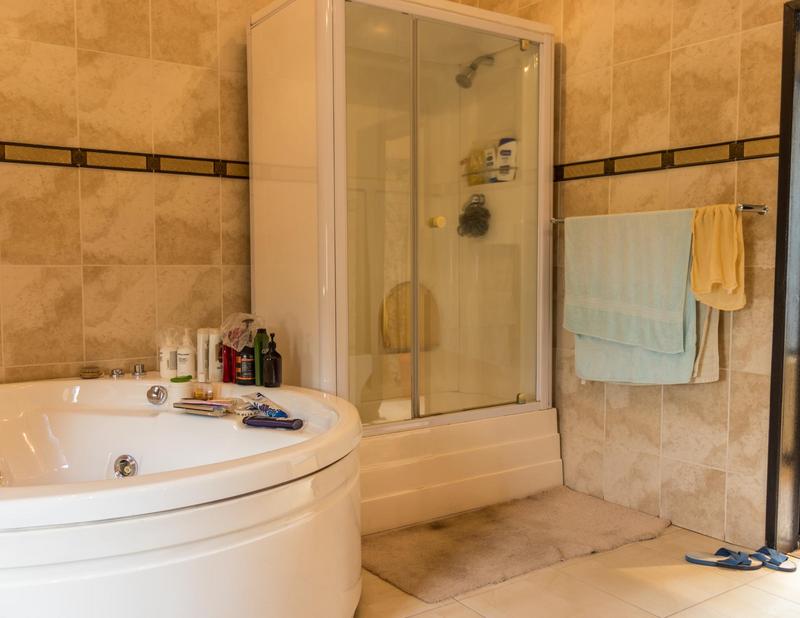6 Bedroom Property for Sale in Beverley Gauteng
