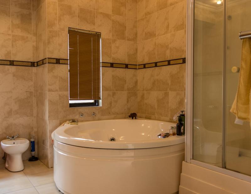 6 Bedroom Property for Sale in Beverley Gauteng
