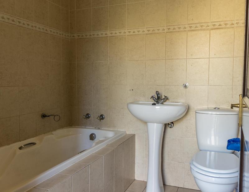 6 Bedroom Property for Sale in Beverley Gauteng