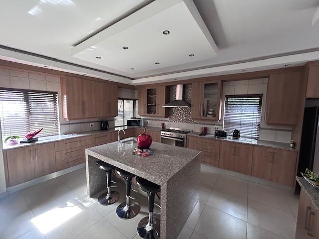 5 Bedroom Property for Sale in Zambezi Country Estate Gauteng