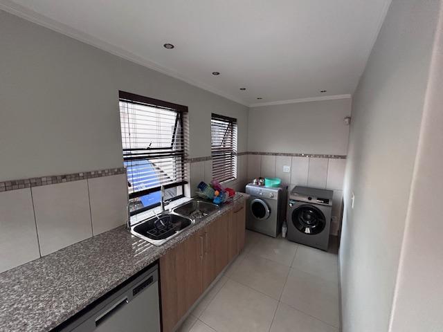 5 Bedroom Property for Sale in Zambezi Country Estate Gauteng