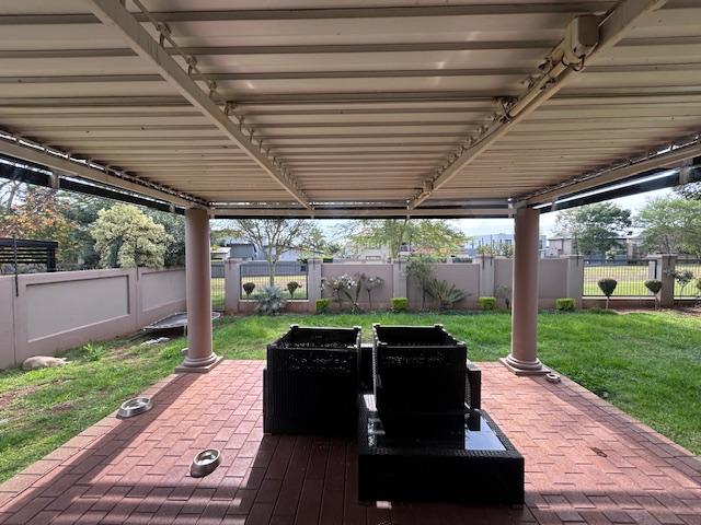 5 Bedroom Property for Sale in Zambezi Country Estate Gauteng