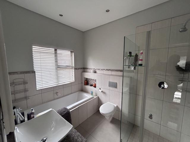 5 Bedroom Property for Sale in Zambezi Country Estate Gauteng