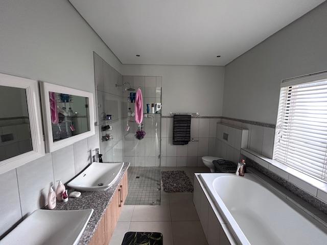 5 Bedroom Property for Sale in Zambezi Country Estate Gauteng