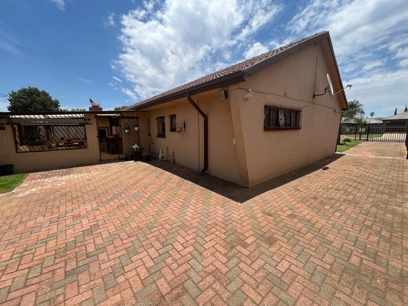 3 Bedroom Property for Sale in Greenhills Gauteng