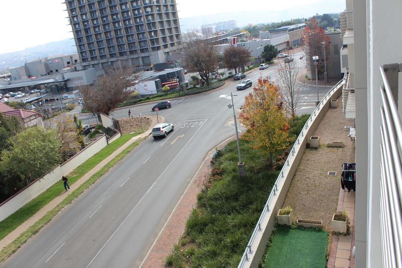 To Let 2 Bedroom Property for Rent in Bedford Gardens Gauteng