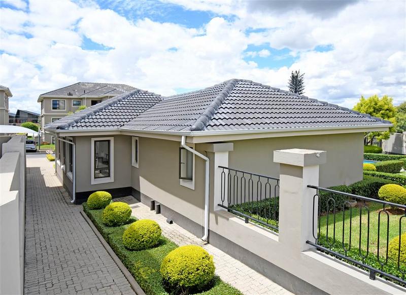 To Let 3 Bedroom Property for Rent in Broadacres Gauteng