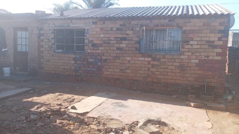 2 Bedroom Property for Sale in Chiawelo Gauteng