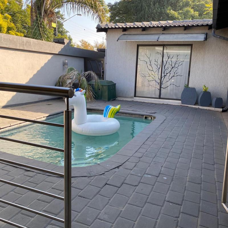 To Let 4 Bedroom Property for Rent in Claremont Gauteng
