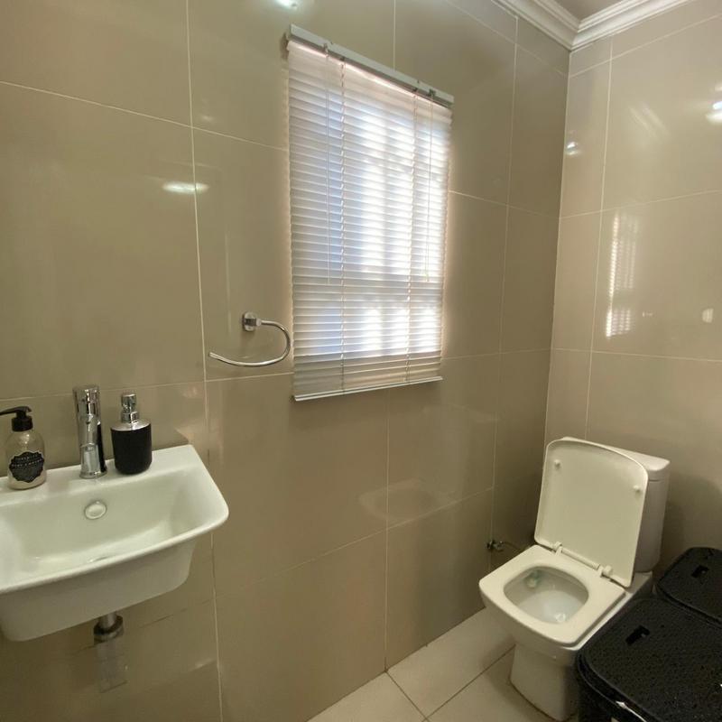 To Let 4 Bedroom Property for Rent in Claremont Gauteng