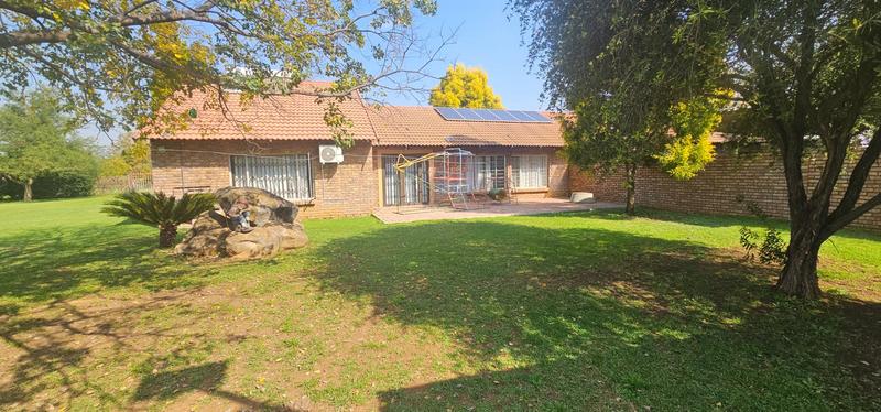 4 Bedroom Property for Sale in Haakdoornboom AH Gauteng