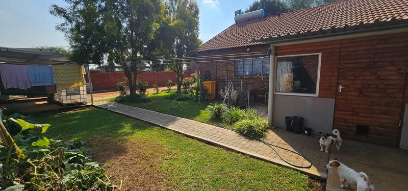 4 Bedroom Property for Sale in Haakdoornboom AH Gauteng