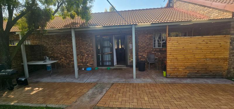 4 Bedroom Property for Sale in Haakdoornboom AH Gauteng