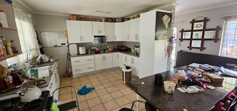 4 Bedroom Property for Sale in Haakdoornboom AH Gauteng