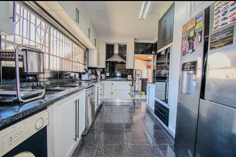 4 Bedroom Property for Sale in Ormonde View Gauteng