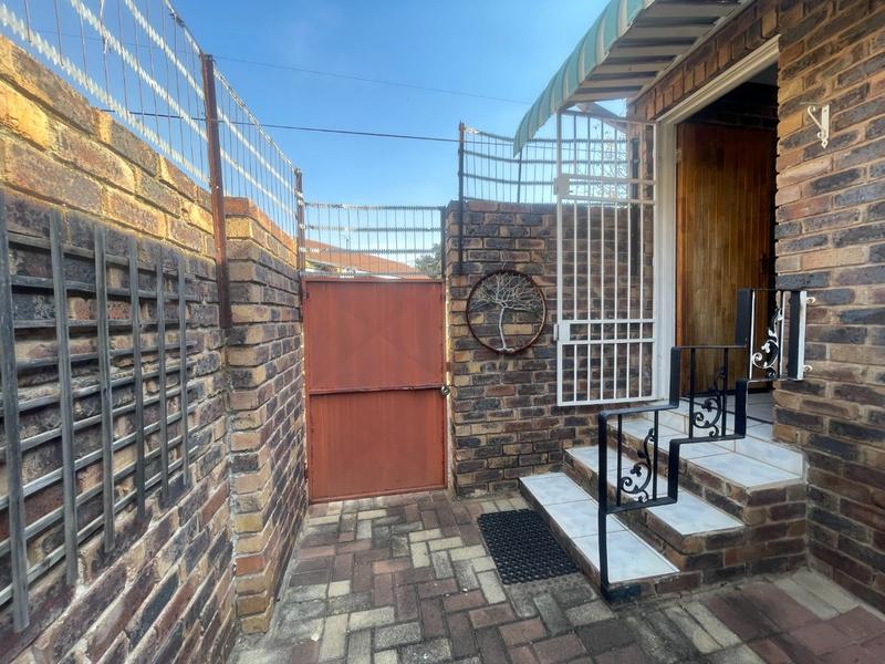 To Let 2 Bedroom Property for Rent in Noordheuwel Gauteng