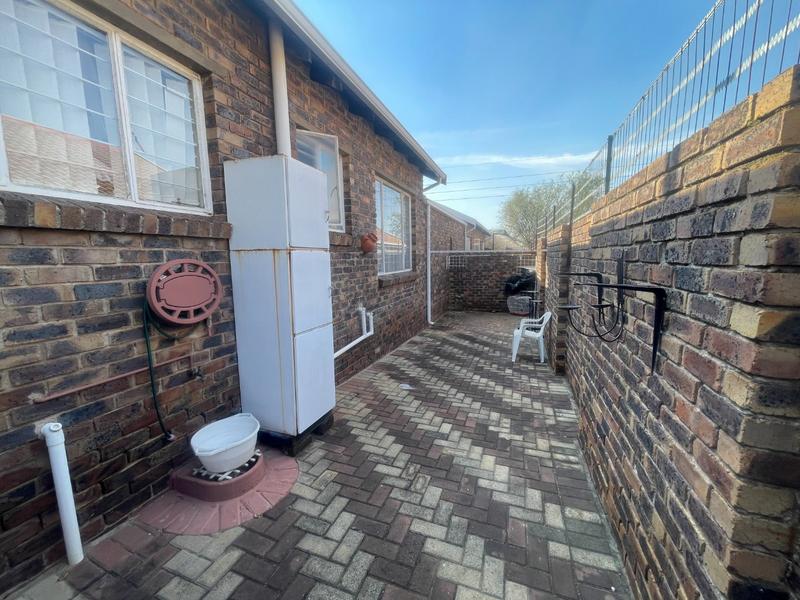 To Let 2 Bedroom Property for Rent in Noordheuwel Gauteng