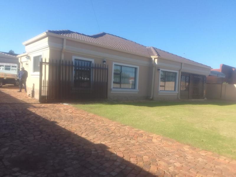 To Let 1 Bedroom Property for Rent in Palm Ridge Gauteng