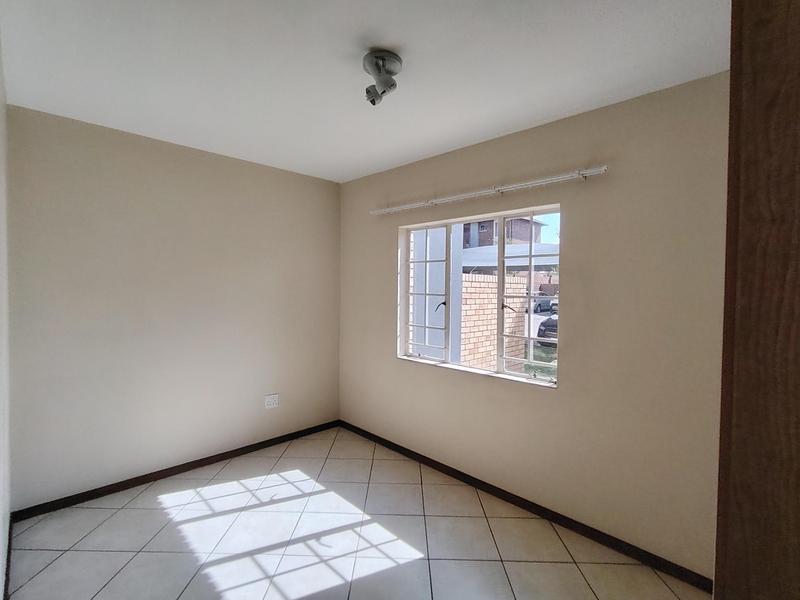 To Let 2 Bedroom Property for Rent in Monavoni Gauteng