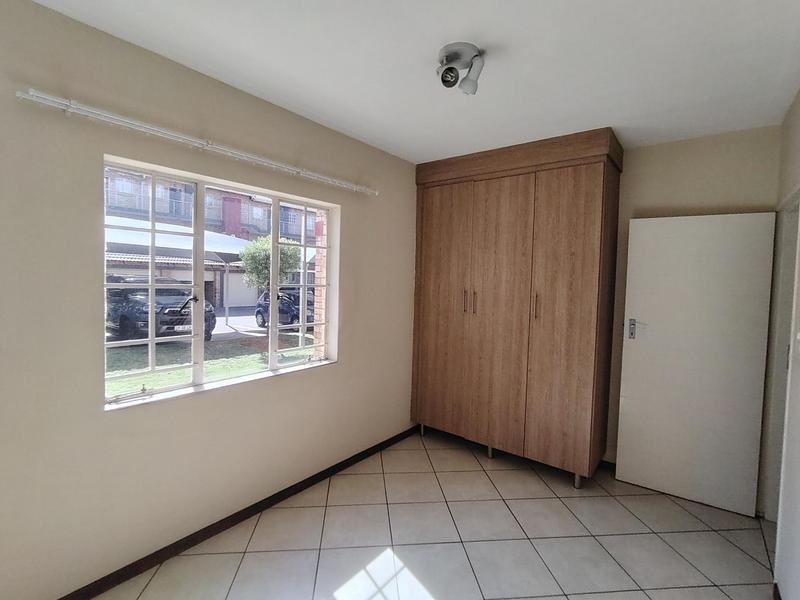 To Let 2 Bedroom Property for Rent in Monavoni Gauteng