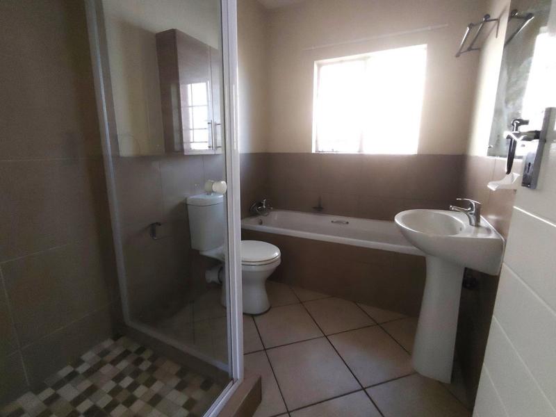 To Let 2 Bedroom Property for Rent in Monavoni Gauteng