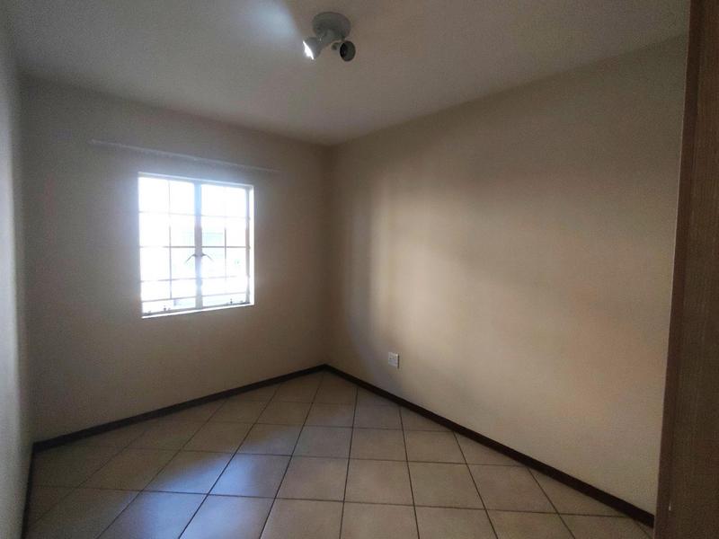 To Let 2 Bedroom Property for Rent in Monavoni Gauteng