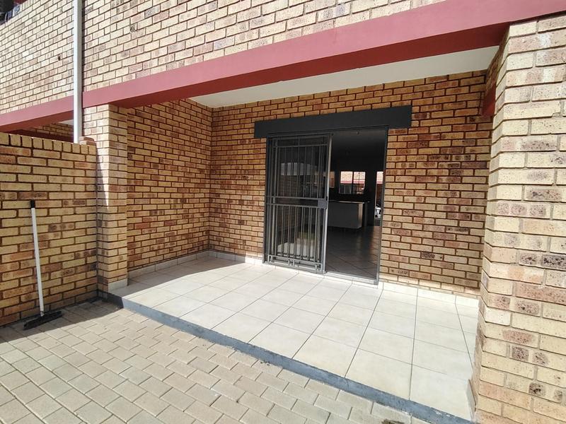 To Let 2 Bedroom Property for Rent in Monavoni Gauteng