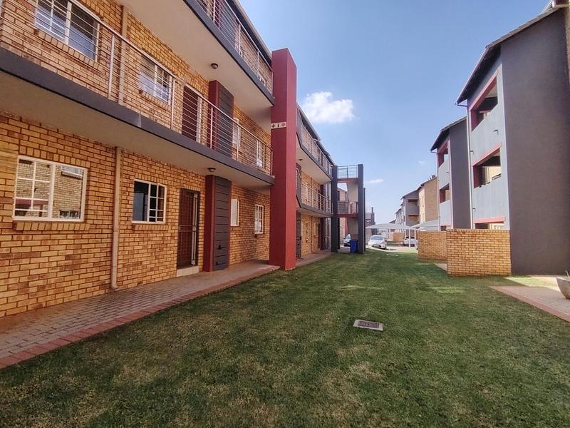 To Let 2 Bedroom Property for Rent in Monavoni Gauteng