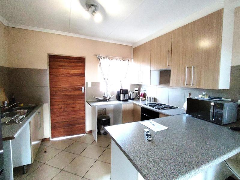 To Let 2 Bedroom Property for Rent in Monavoni Gauteng
