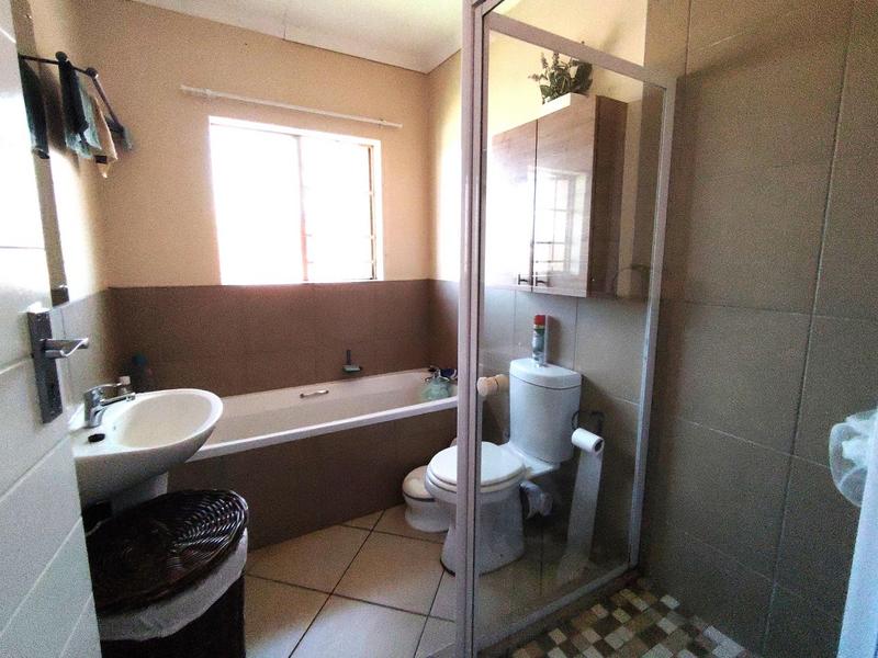 To Let 2 Bedroom Property for Rent in Monavoni Gauteng