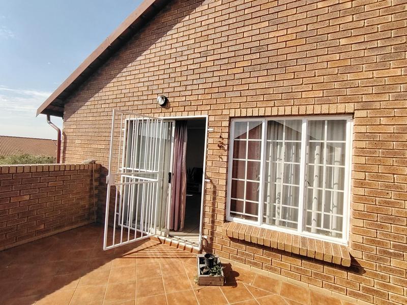 2 Bedroom Property for Sale in The Reeds Gauteng