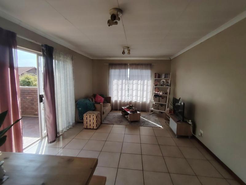 2 Bedroom Property for Sale in The Reeds Gauteng