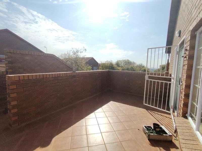 2 Bedroom Property for Sale in The Reeds Gauteng