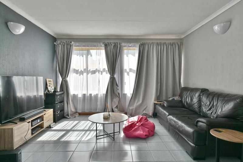 1 Bedroom Property for Sale in Glenanda Gauteng