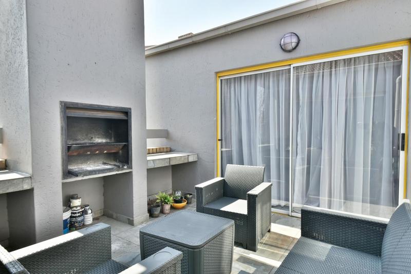 1 Bedroom Property for Sale in Glenanda Gauteng