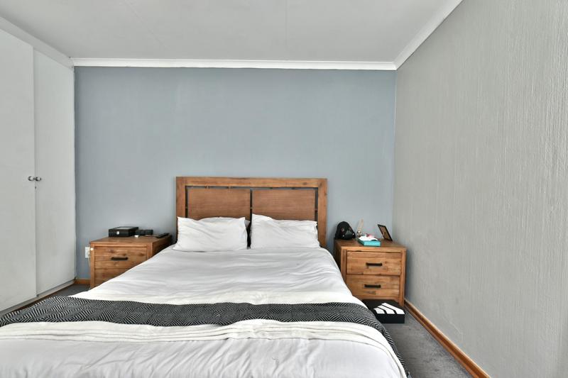 1 Bedroom Property for Sale in Glenanda Gauteng