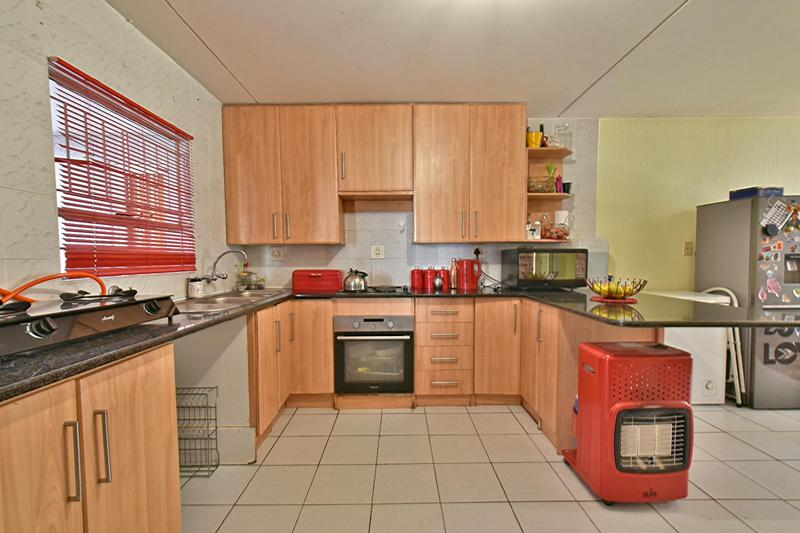 3 Bedroom Property for Sale in Oakdene Gauteng