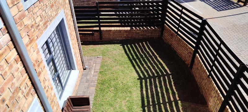 2 Bedroom Property for Sale in Groblerpark Gauteng